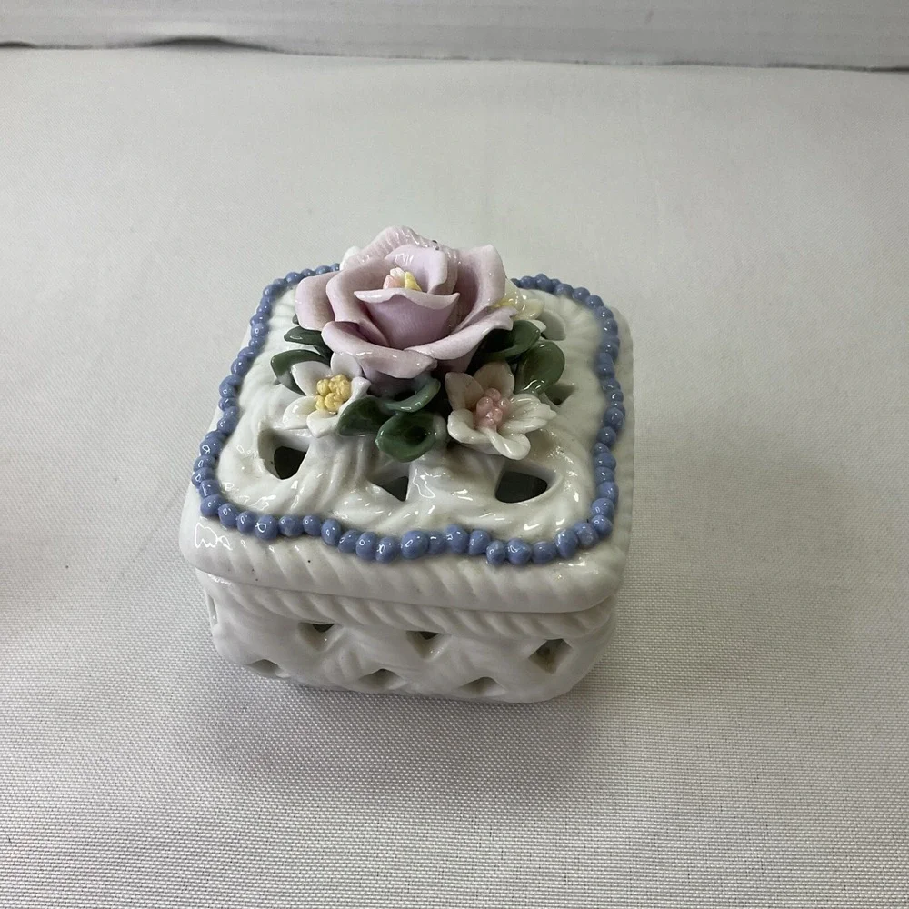 Vintage Capodimonte Porcelain Square Basket W Roses Vanity Jewelry Trinket ‎ Box